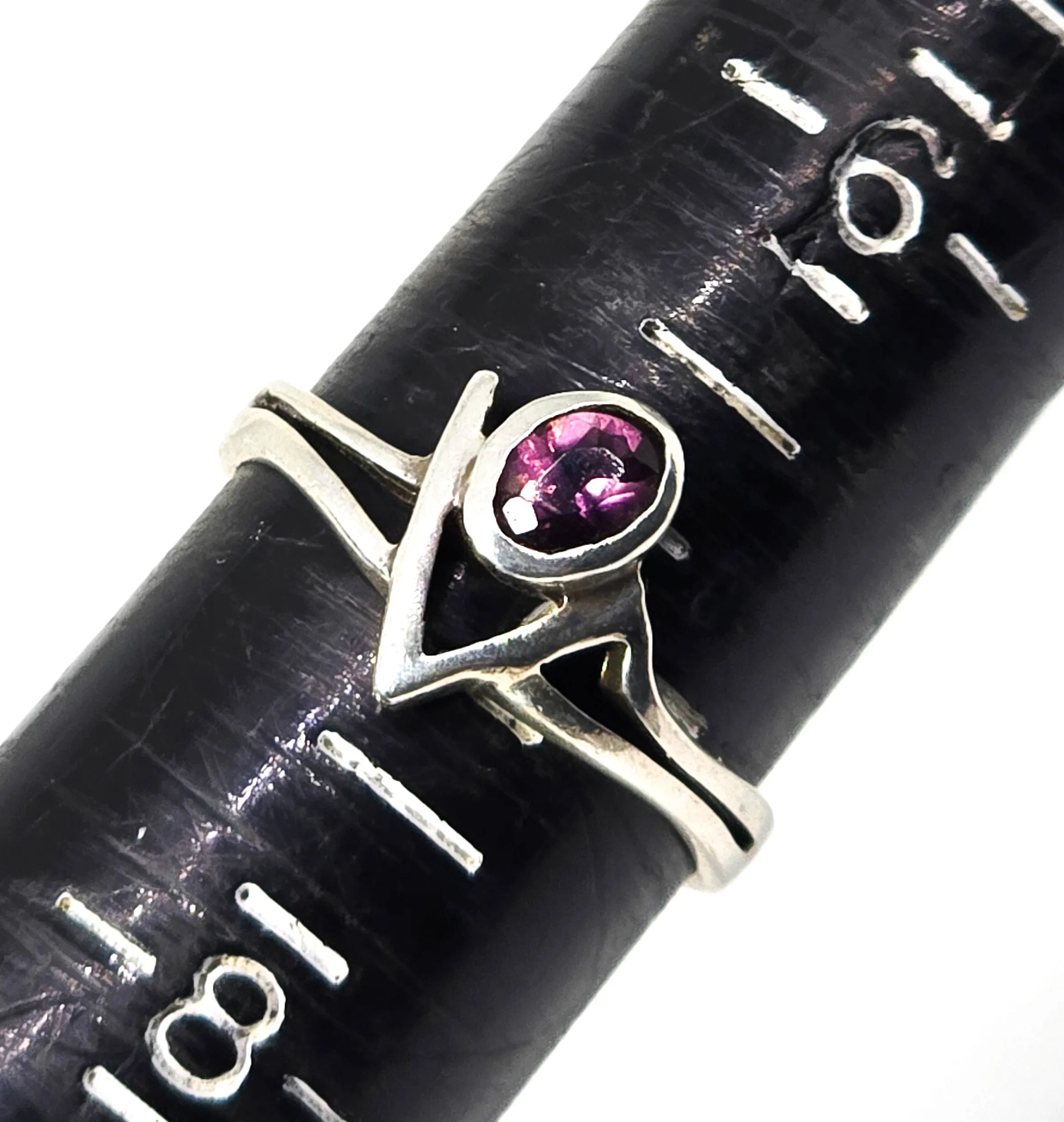 Amethyst purple gemstone modernist vintage retro chevron sterling silver ring size 7