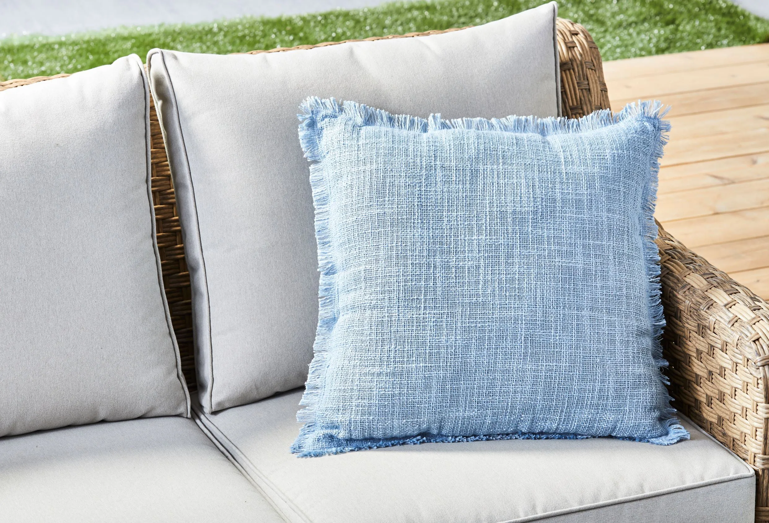 Better Homes & Gardens Outdoor Toss Pillow, Solid Woven with Fringe, 21" X 21"
