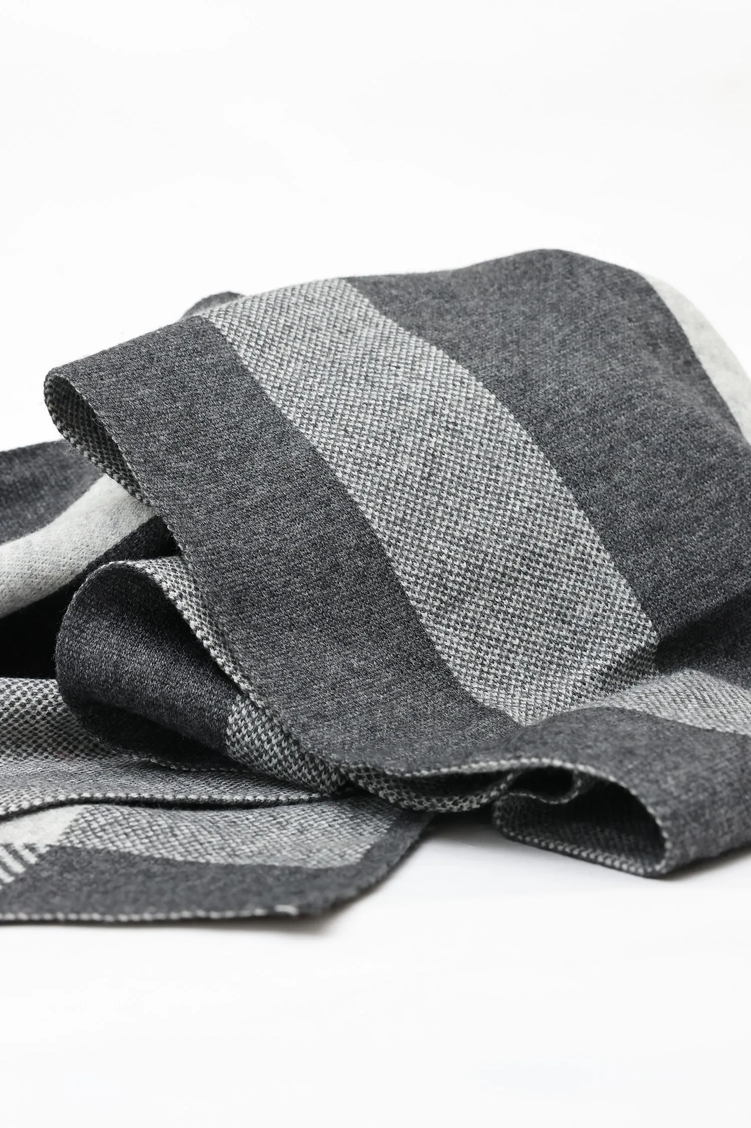 CHECKERED PANEL SCARF-BLACK