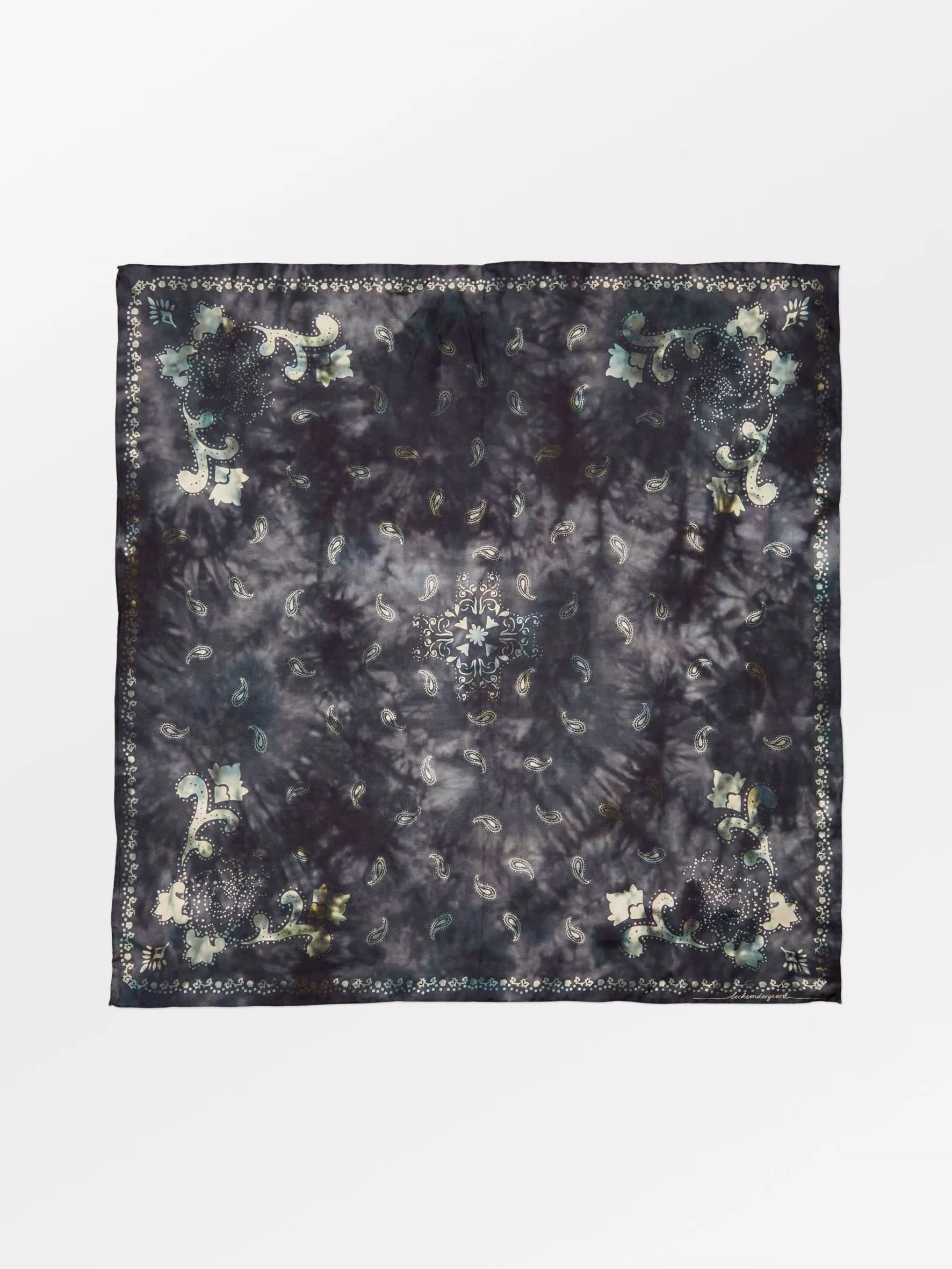Hetty Sia Scarf