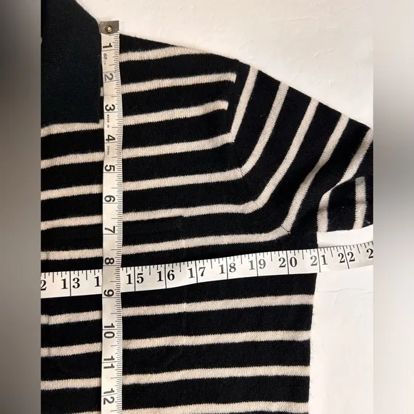 J.Crew 100shmere Collar Sweater Black White Stripes  Long Sleeve 3Buttons XXS