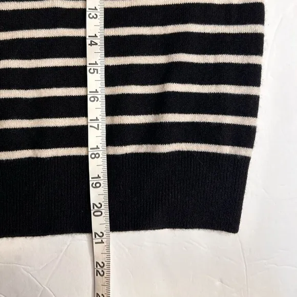 J.Crew 100shmere Collar Sweater Black White Stripes  Long Sleeve 3Buttons XXS