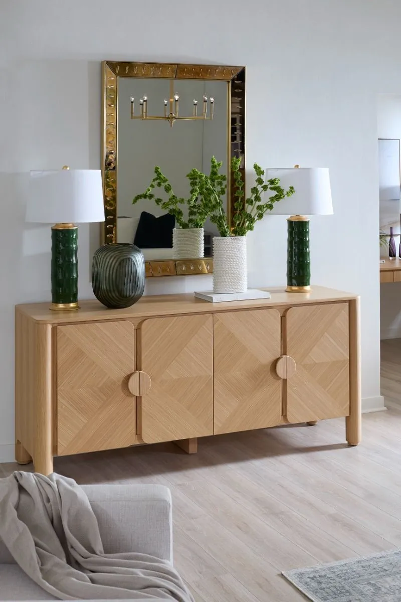 Nolan 4-Door Cabinet / Pristine Oak