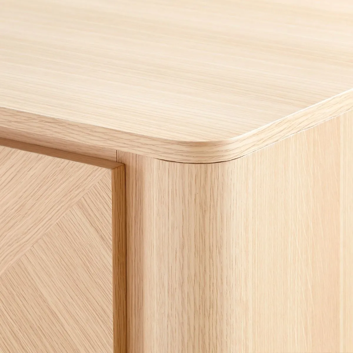 Nolan Cabinet / Pristine Oak