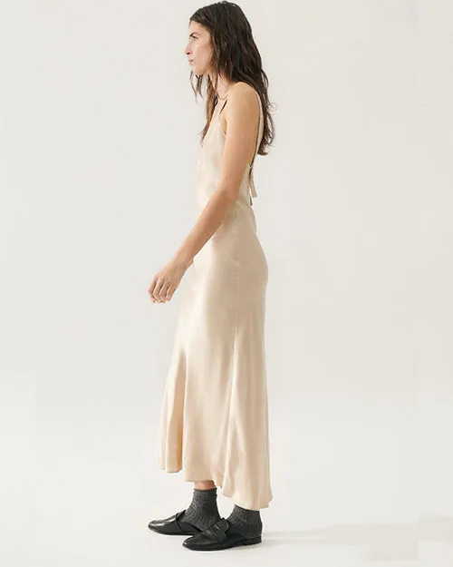 SILK LAUNDRY | Deco Ruched Dress | Hazelnut