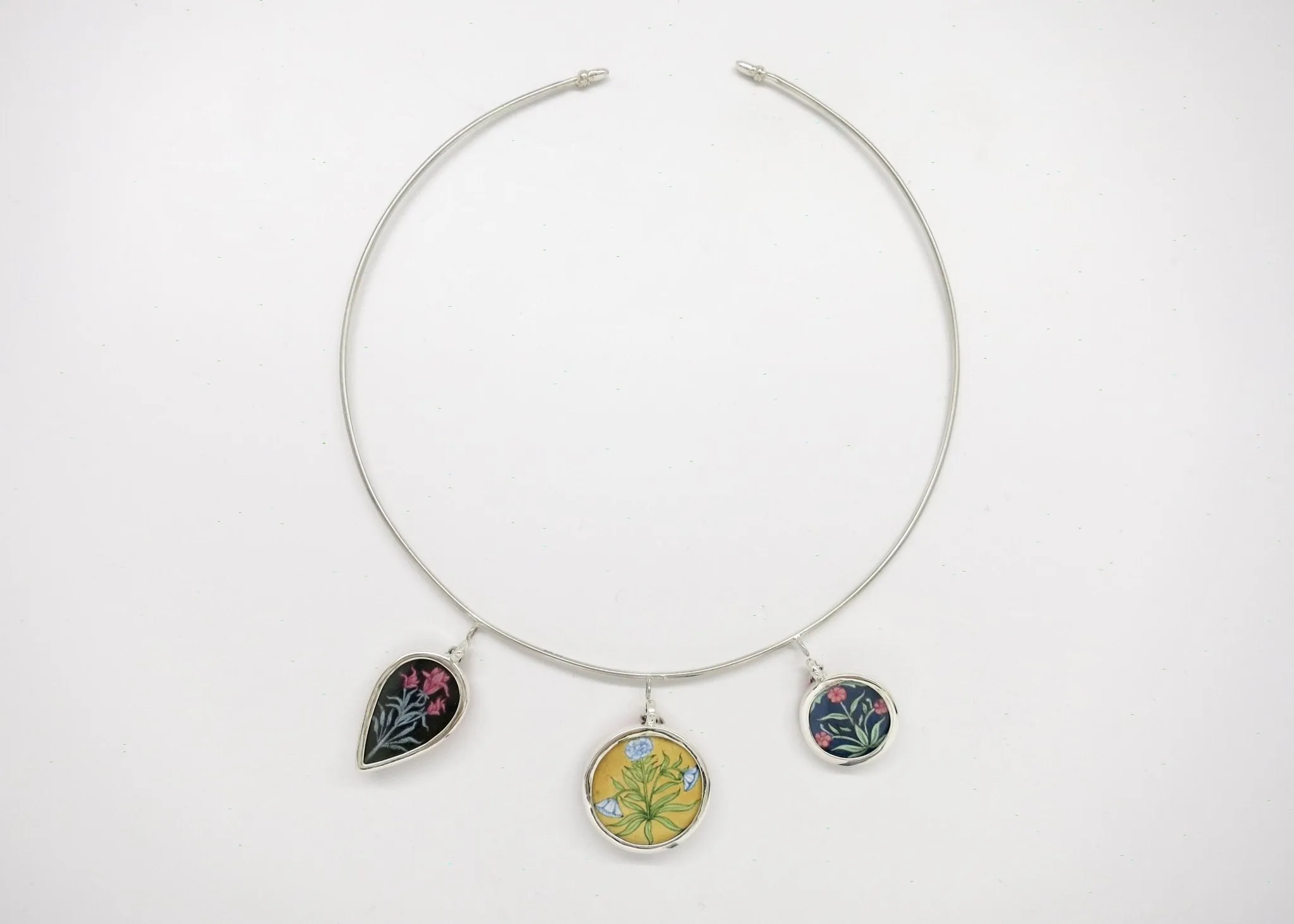 Story-rich, head-turning, hasli (neck ring) with miniature painting pendants
